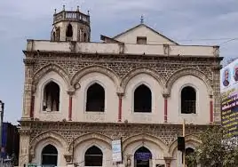 ગુજરાતની લાઈબ્રેરીઓ: એન્ડ્રુઝ લાઈબ્રેરી (સુરત) અને ફોર્બ્સ ગુજરાતી સભા.