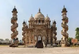 મહોબત મકબરા (જૂનાગઢ): ગોથિક અને ઇસ્લામિક સ્થાપત્યનો અદભૂત નમૂનો.