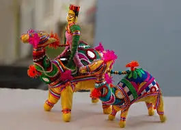 ગુજરાતના પરંપરાગત રમકડાં: લાકડા અને કપડાંમાંથી બનતા રમકડાંનો વારસો.