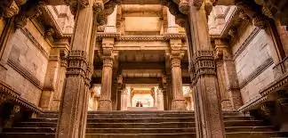 વસ્ત્રાપુર અને અડાલજ: આજના આધુનિક વિસ્તારોના પ્રાચીન નામો અને તેમનો ઇતિહાસ.