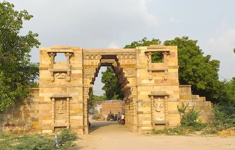 જિંજુવાડાનો કિલ્લો: ઝાલાવાડ પ્રદેશમાં સોલંકી કાળનું ભવ્ય રક્ષણાત્મક સ્થાપત્ય.