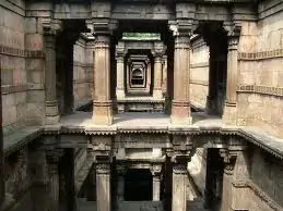 માતા ભવાનીની વાવ (અમદાવાદ): અસારવામાં આવેલી શહેરની સૌથી જૂની વાવોમાંની એક.